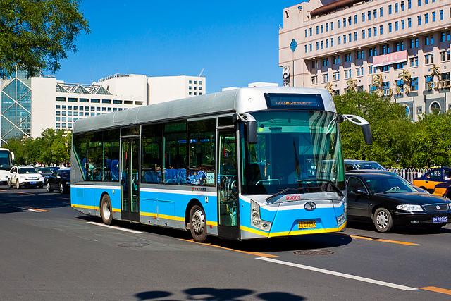 (2012 年 8 月于西单拍摄的京华 bk6122ev2 型