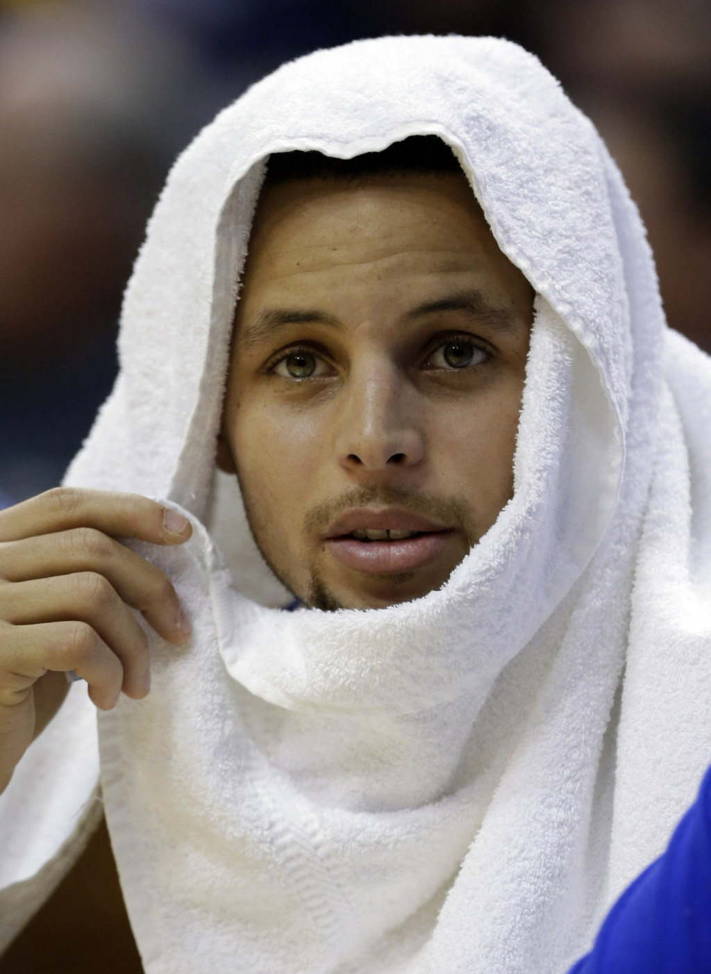 之前在微博上看过库里头披毛巾的图片美不可方物但是忘记保存了百度也