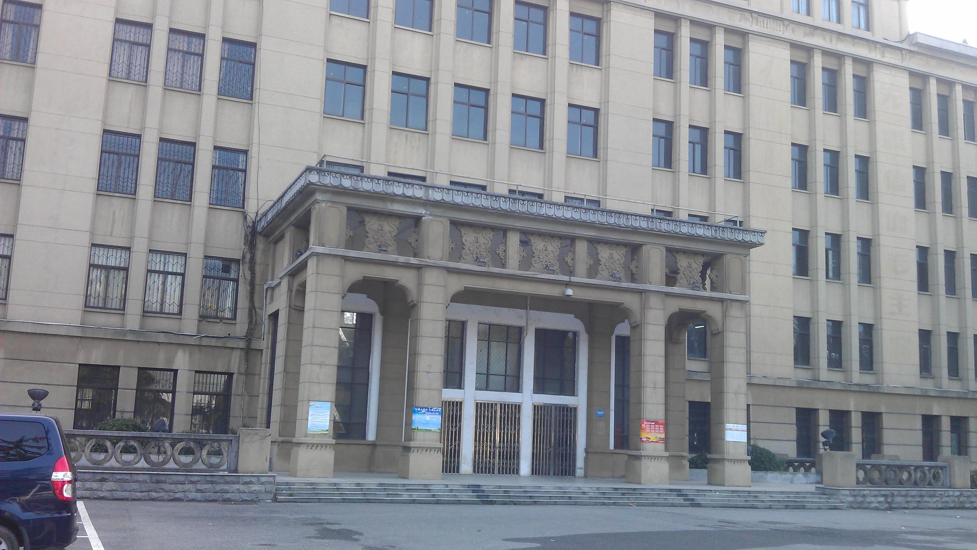 目前中国大学里还有很多苏联式建筑留存么? - 知乎