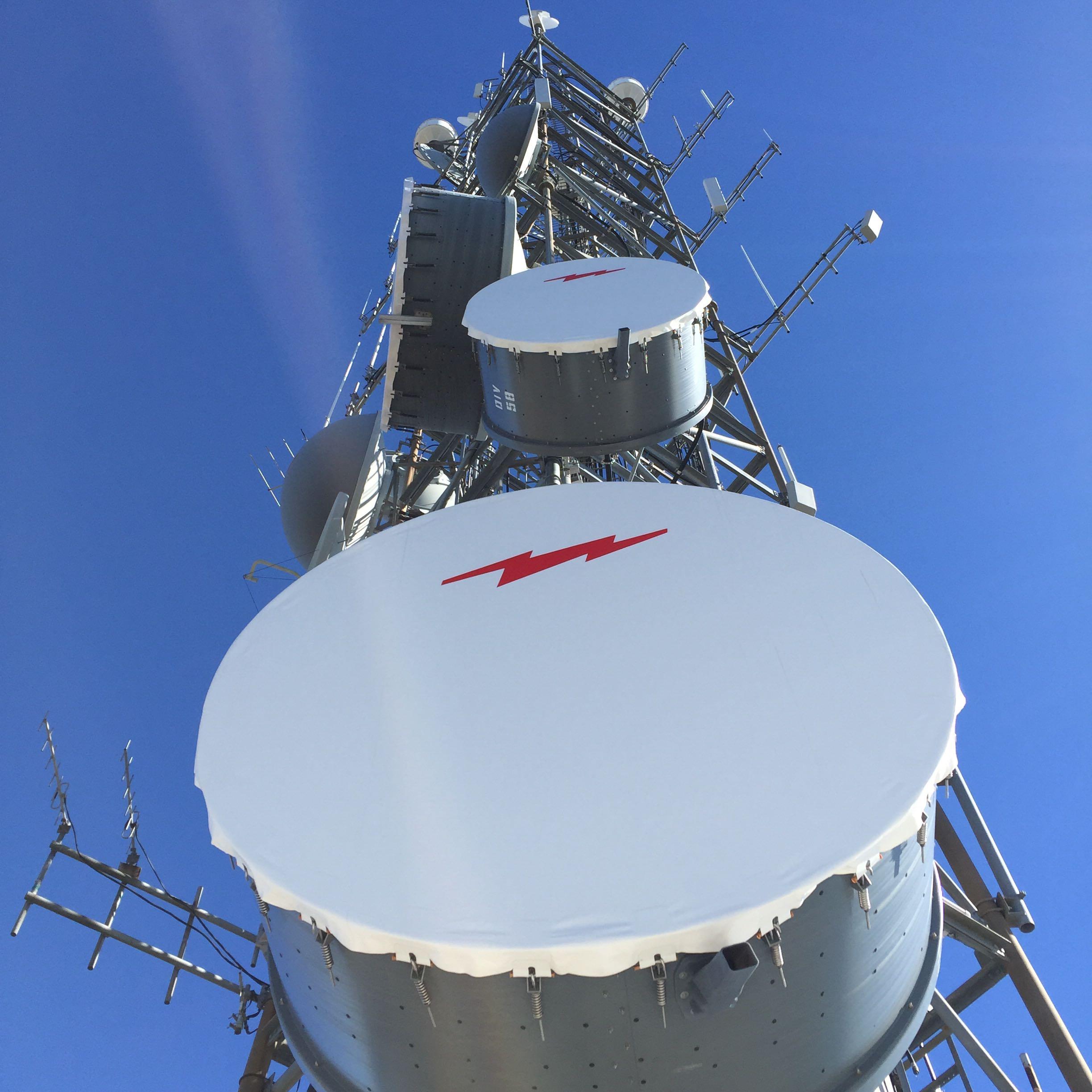 频率1710-2700mhz增益14,5dbi的射灯型定向美化天线装在楼上,辐射大吗