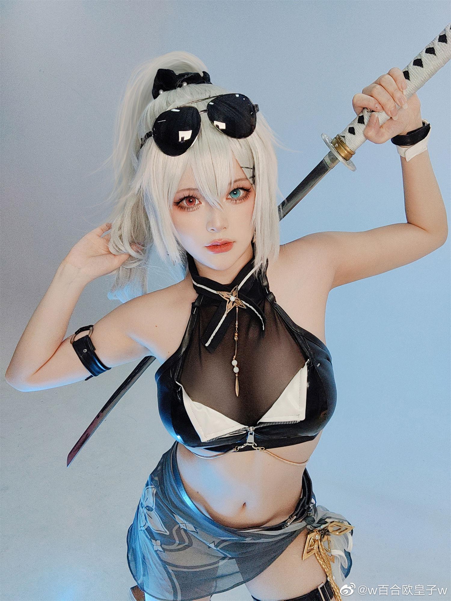 百合欧皇子w图集图片，“既有颜值，又具身材”-美学艺术库