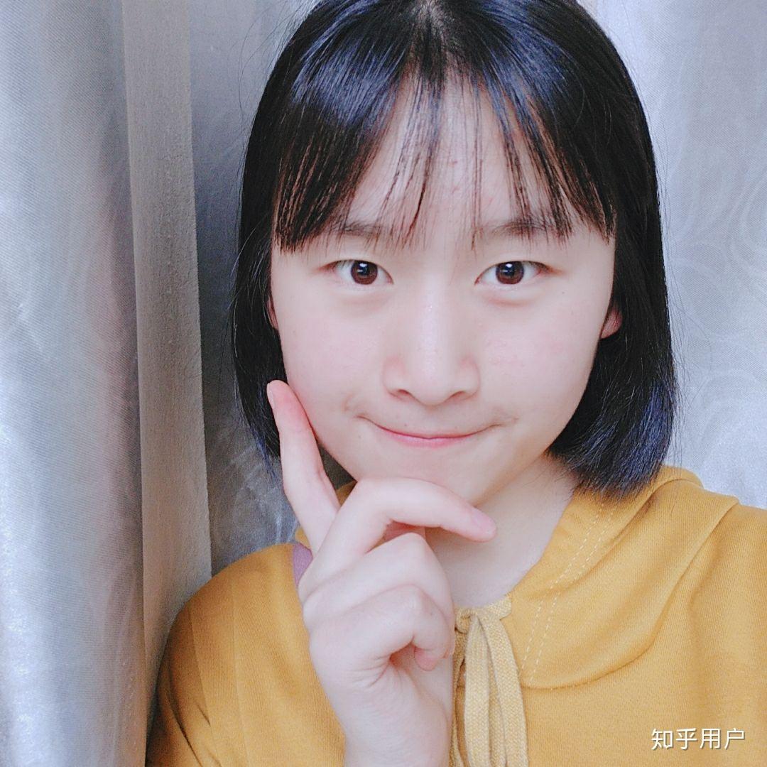 单眼皮小眼睛戴眼镜的女生剪短发是种什么体验