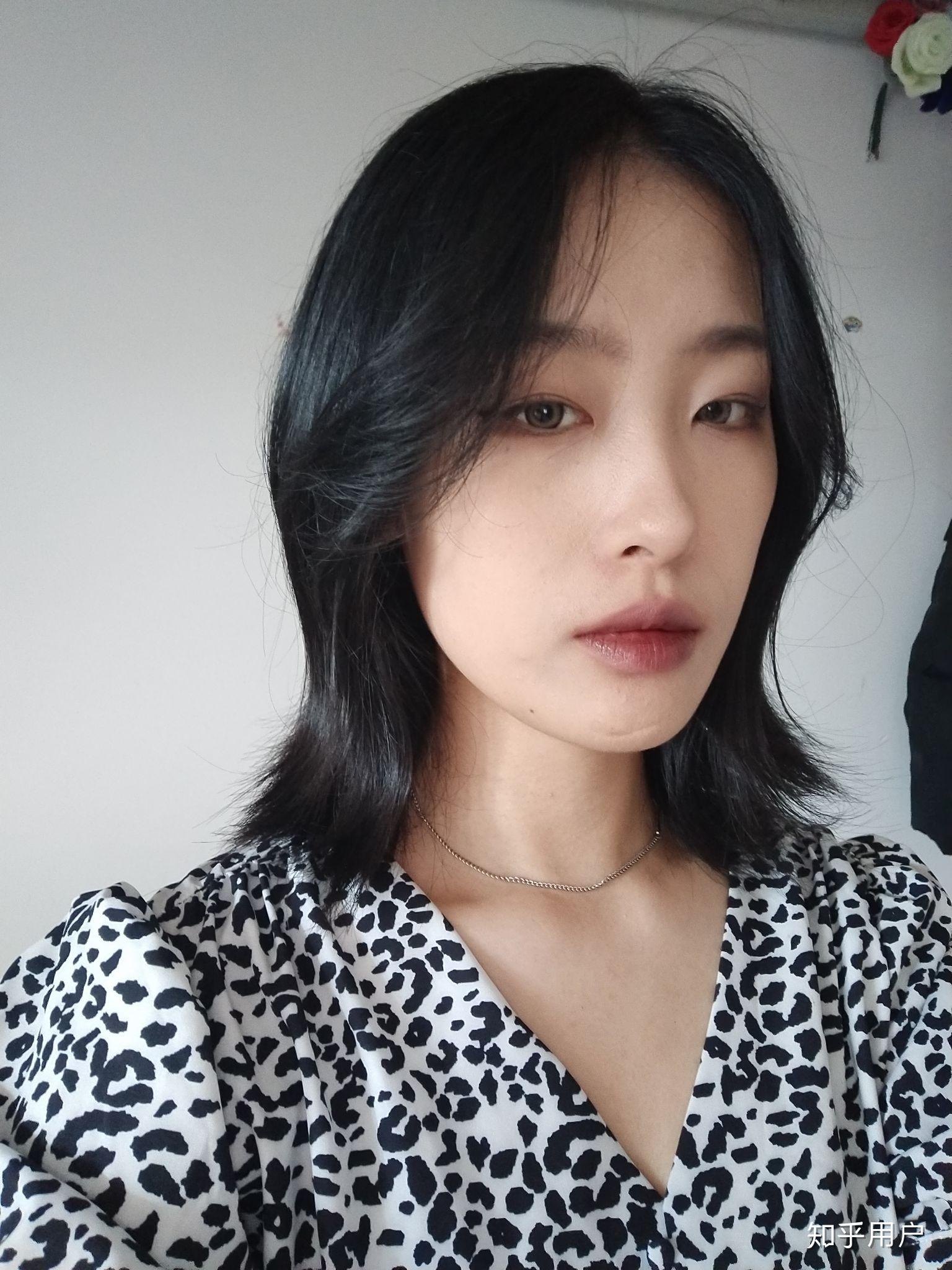 长脸中庭长鼻子大的女生适合什么发型