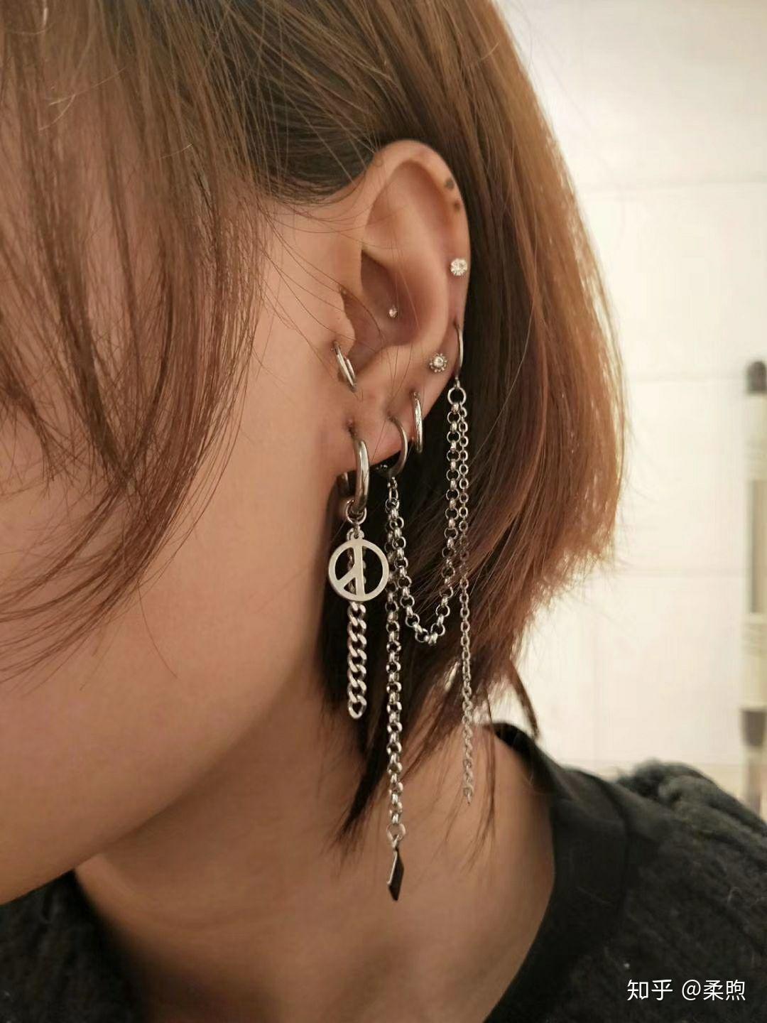 耳洞多的人怎样戴耳钉好看
