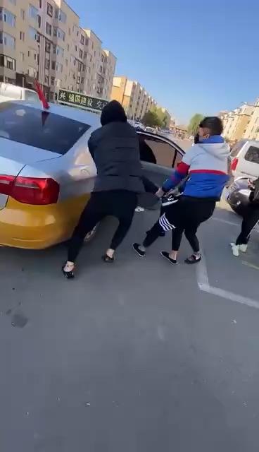 快手网红纹脸男孩被打视频