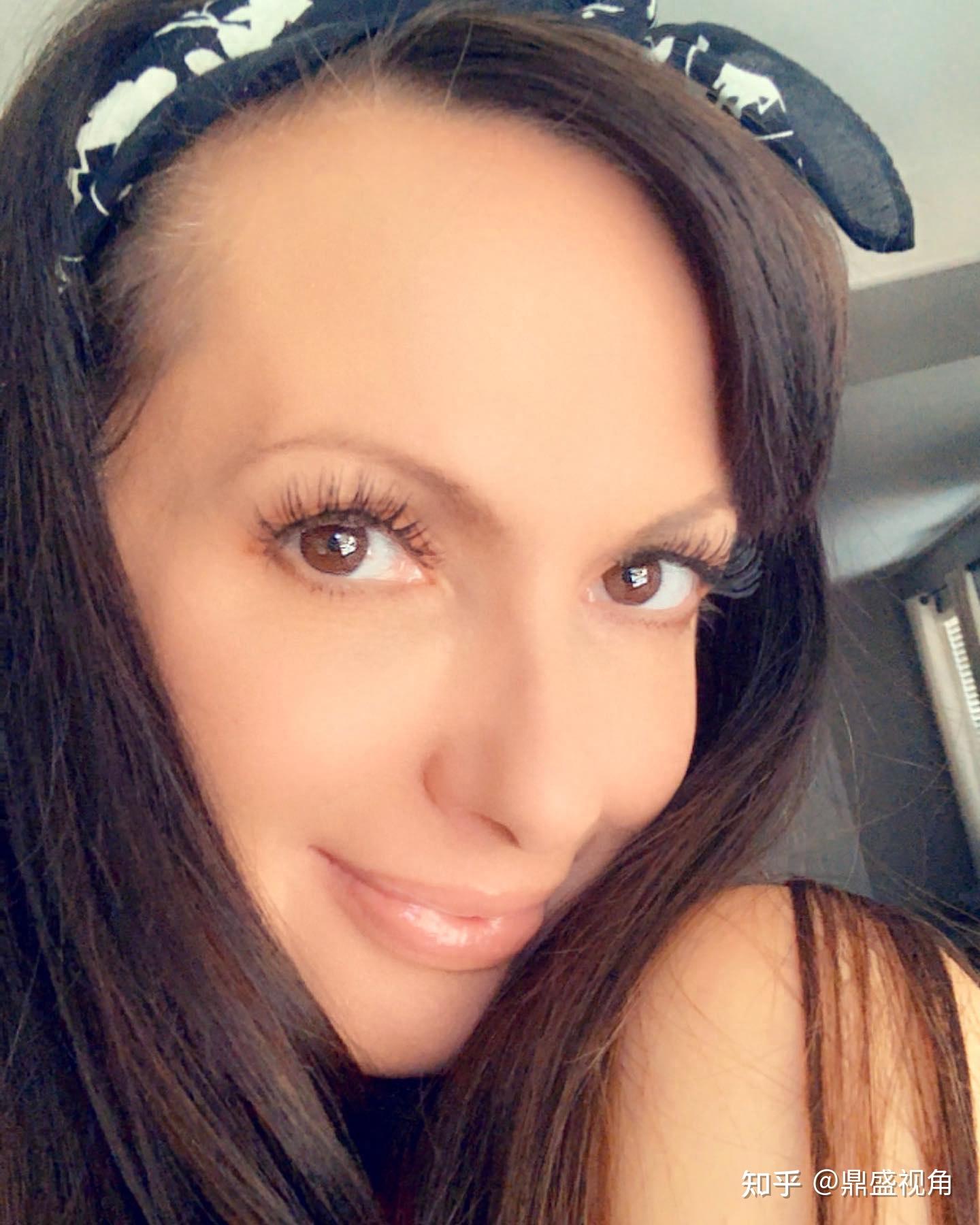 卡塔利娜·克鲁兹(Catalina Cruz)用44岁的年龄加完美身材解释冻龄 - 知乎