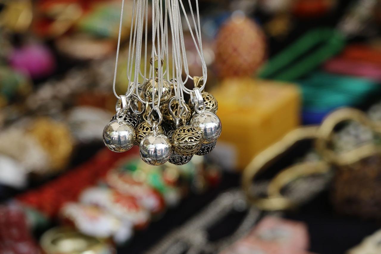 铜门保养与维护技巧