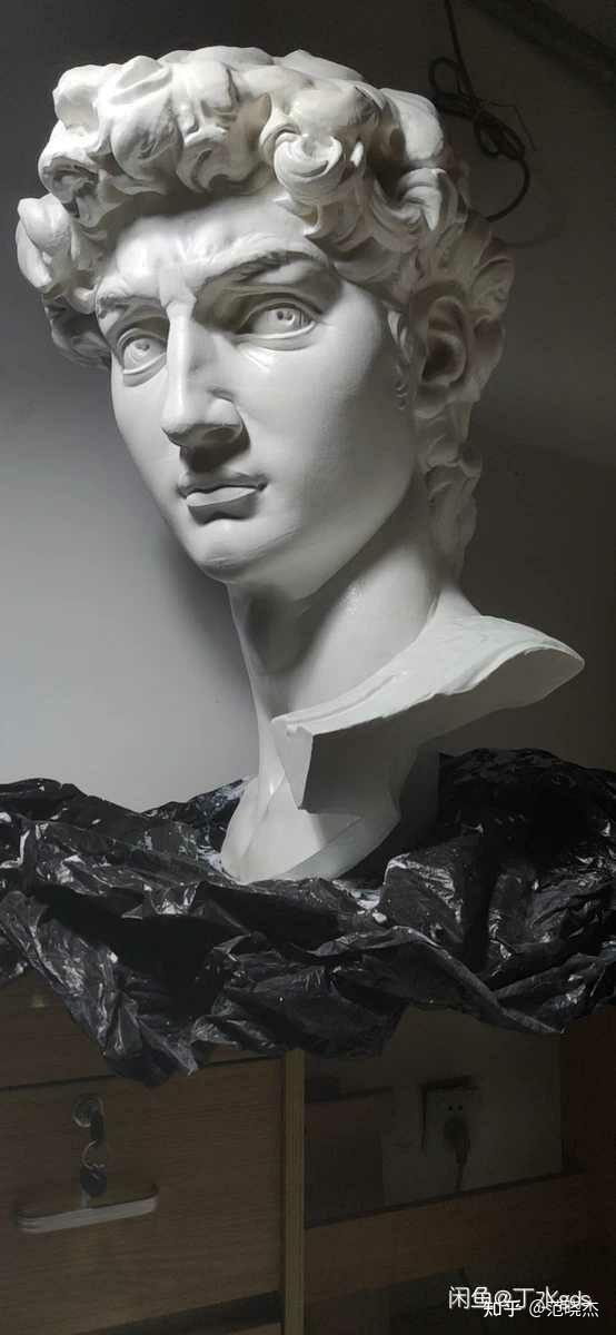 石膏像大卫眼睛怎么这么大呀米开朗基罗用夸张的方法刻出来大卫石膏像