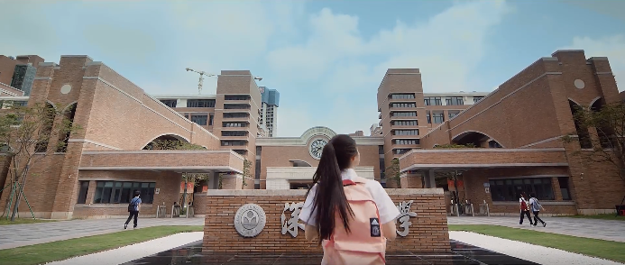 请问深圳中学国际部要怎么考啊