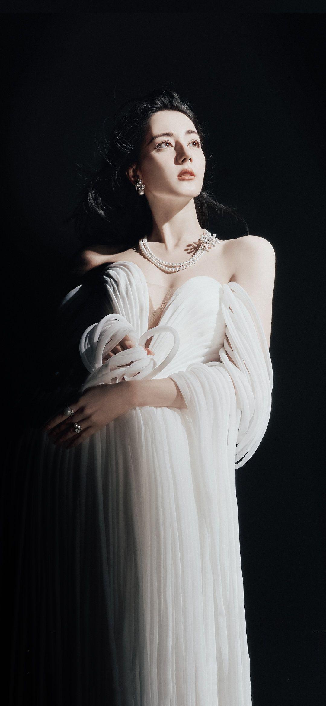 你认为的迪丽热巴的美图有哪些? - 知乎