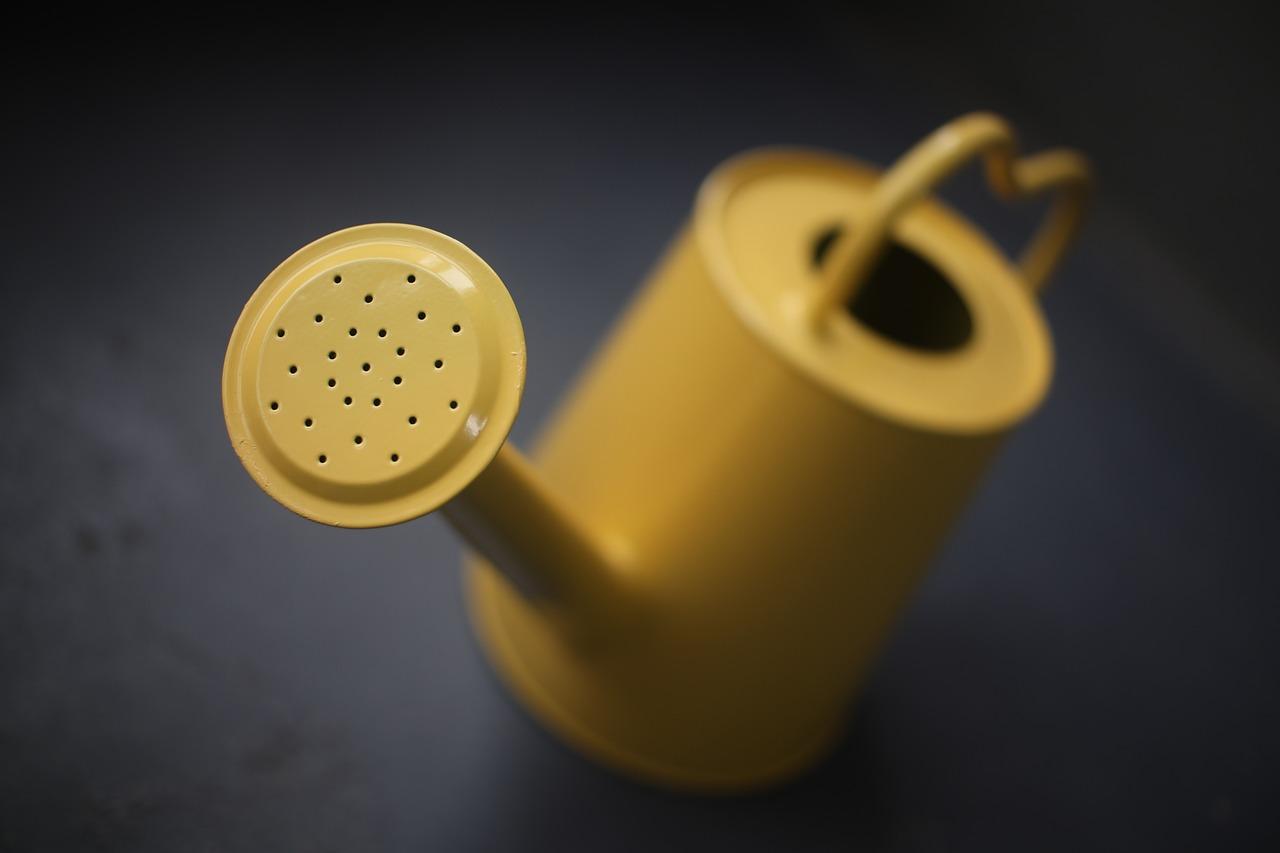 2. 简易浇水壶画法