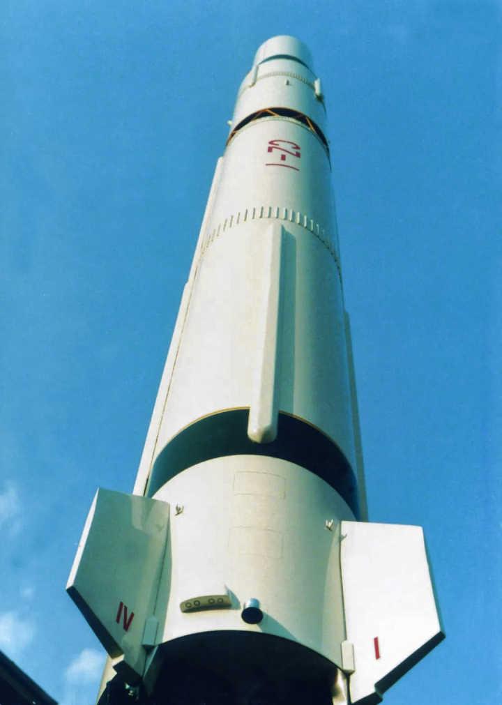中国第一艘运载火箭/第一颗人造卫星