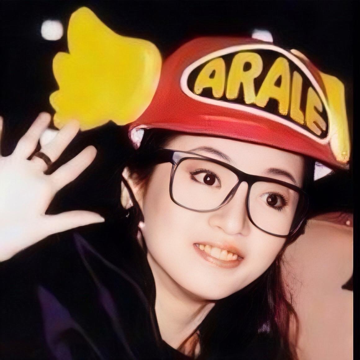 大家觉得梅艳芳好看吗