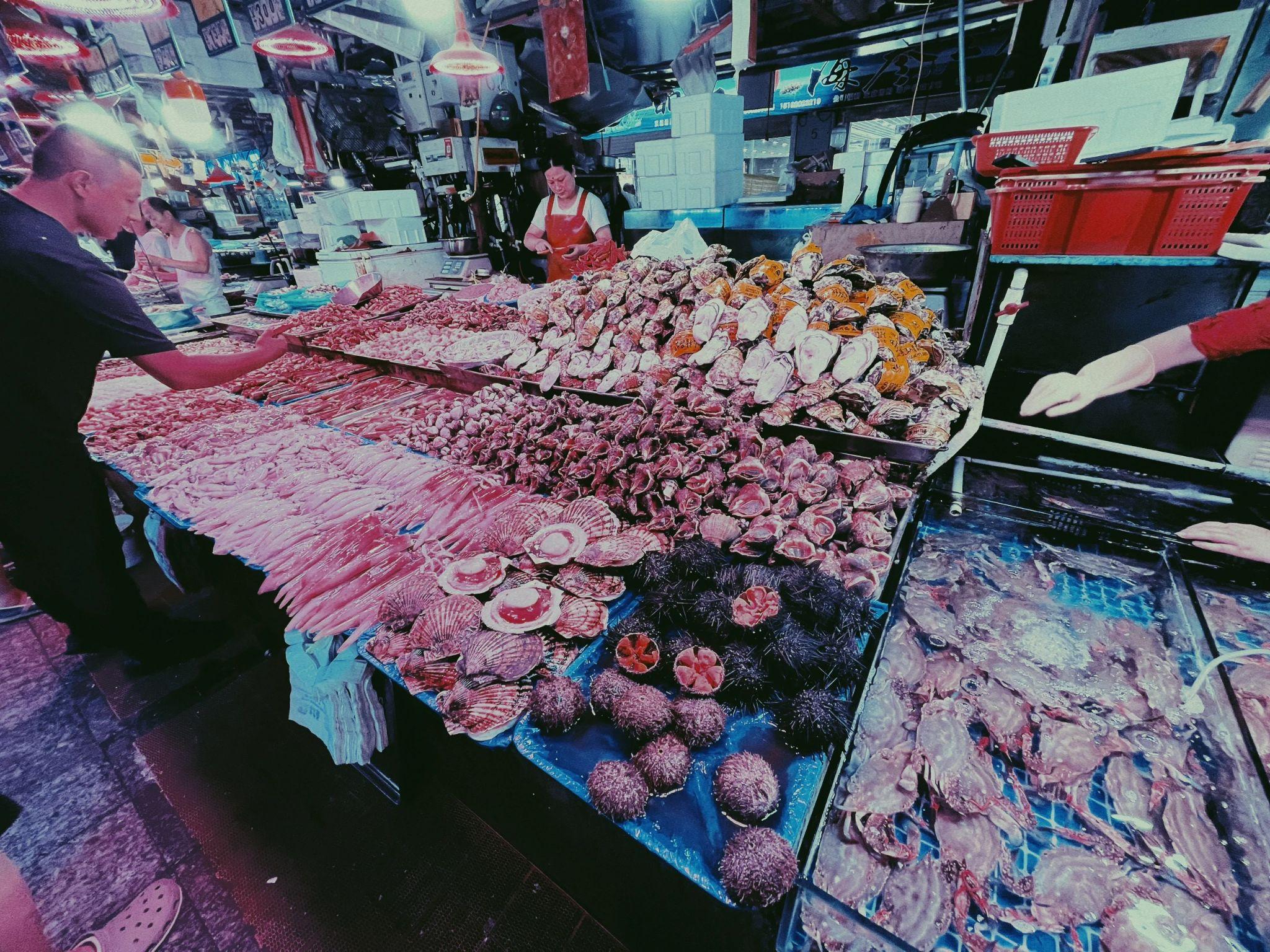 9级大风吹高青岛海鲜市场，平民网红皮皮虾卖出鲍鱼价