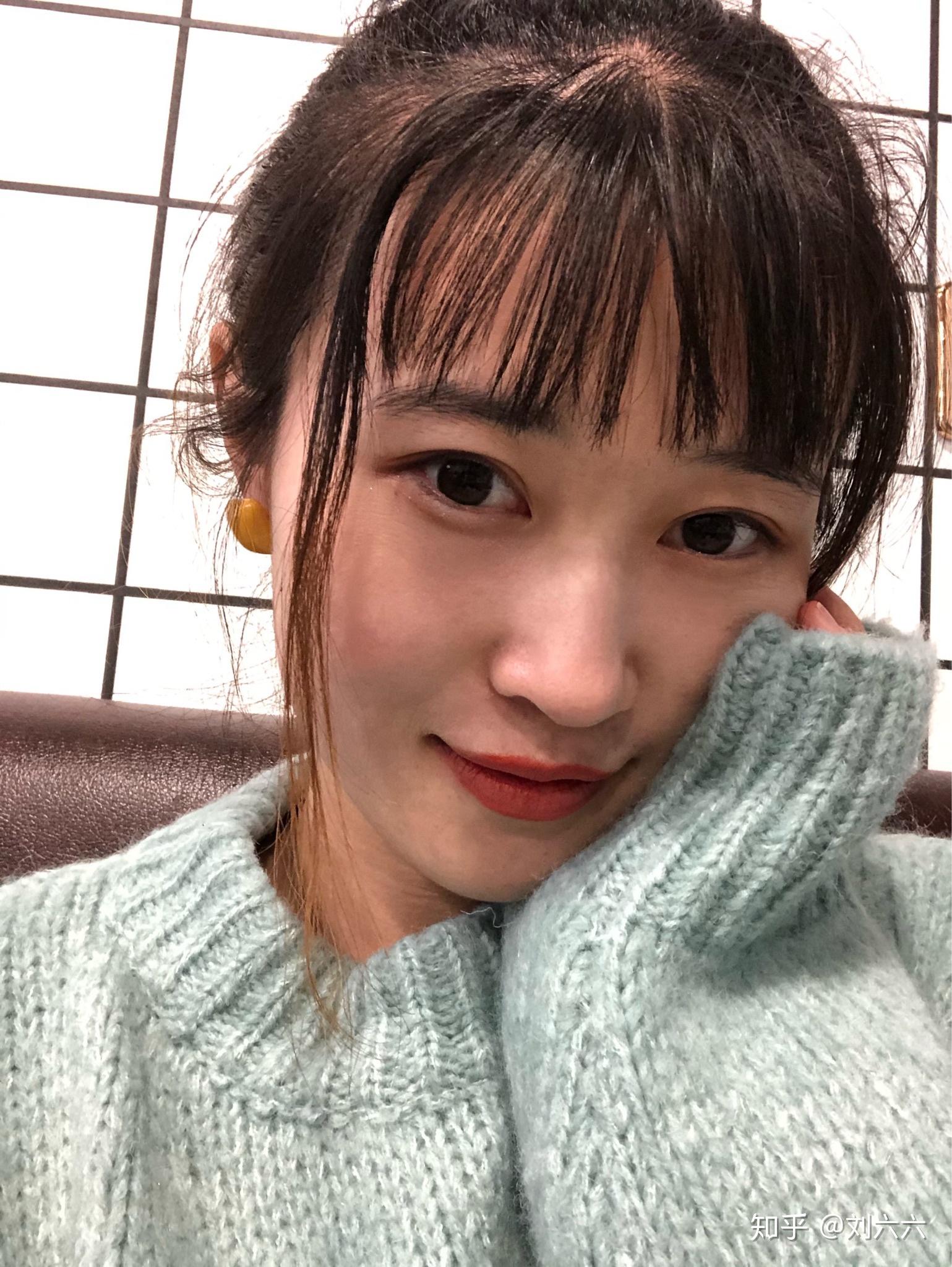 怎么看待发相机自拍原图的女生