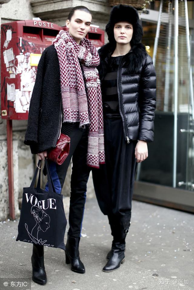 皮草搭配什么包包合适 v2-059ede5d69f6aa374ea3571f4440220c_r.jpg