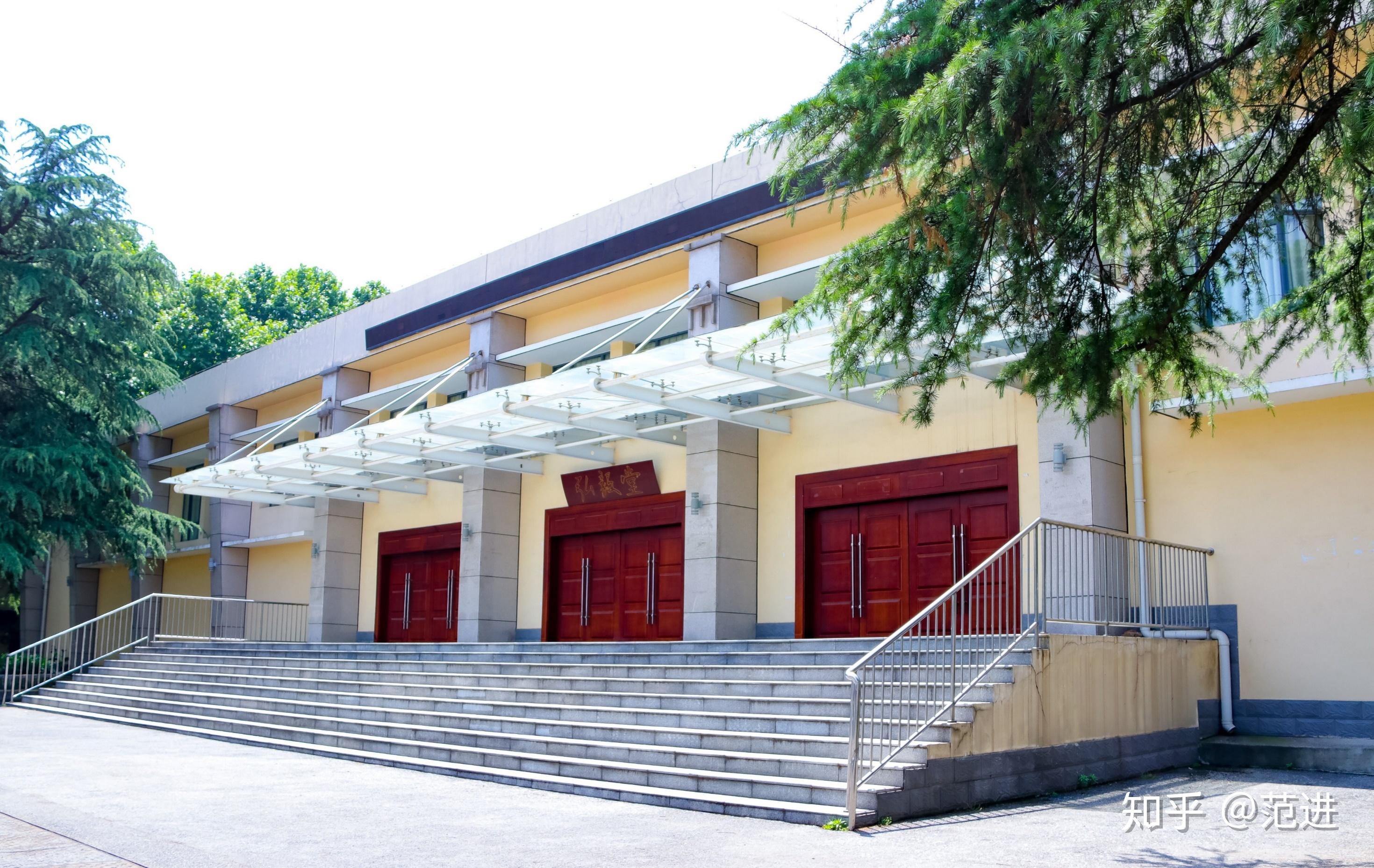 中国地质大学(武汉),可以分享几张校园的照片吗?