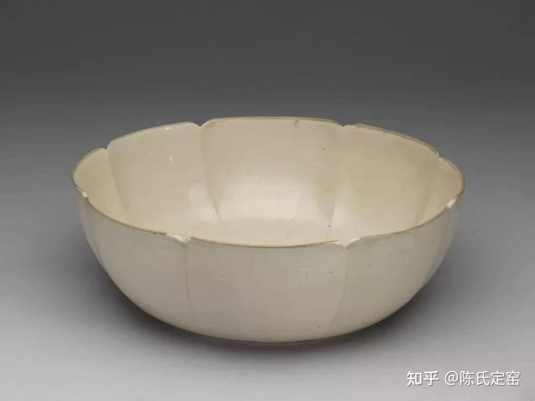 宋代　定窯 北宋定窑刻洗：娴静典雅一枝莲_鉴藏知识_新浪收藏_新浪网
