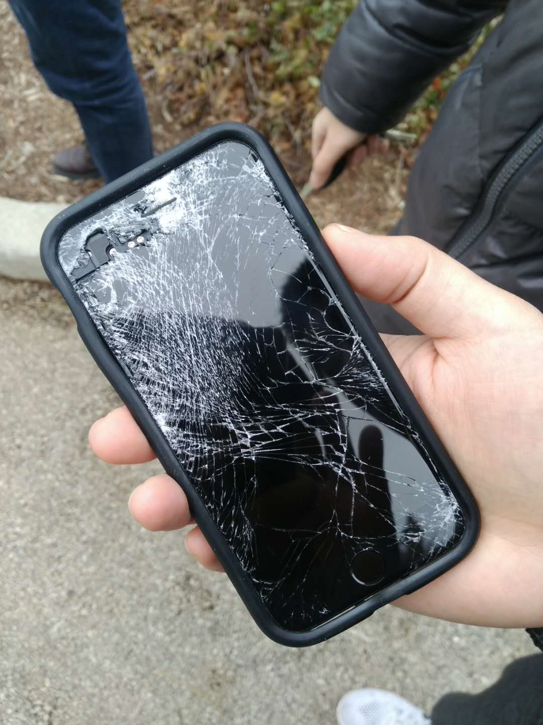你的iphone x 屏幕是怎么碎的?
