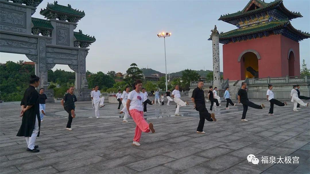 武当武术非遗传人钟云龙道长浅谈练功基本要求,为何以前老道长教拳很慢? - 知乎