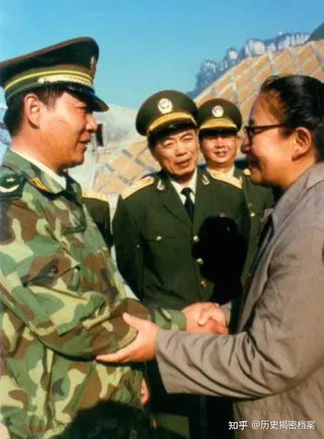 1996年李讷参观三峡工程,想起一人忙问道:今天刘源在三峡吗? - 知乎