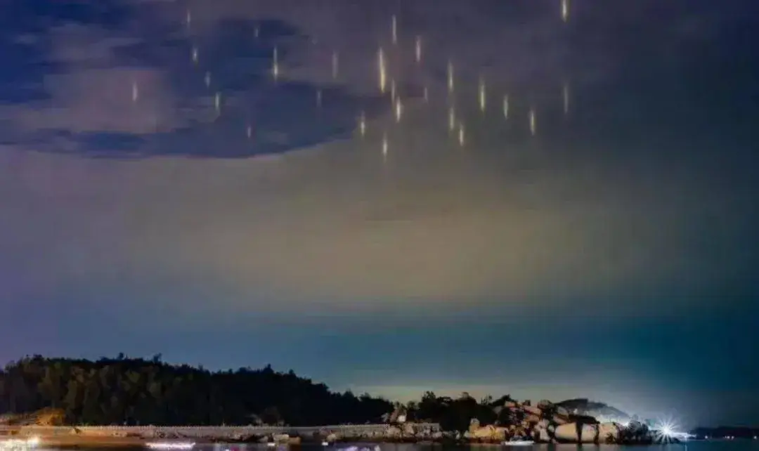 海南夜空现不明“针形发光物”,悬停不动,持续30分钟后消失 - 知乎