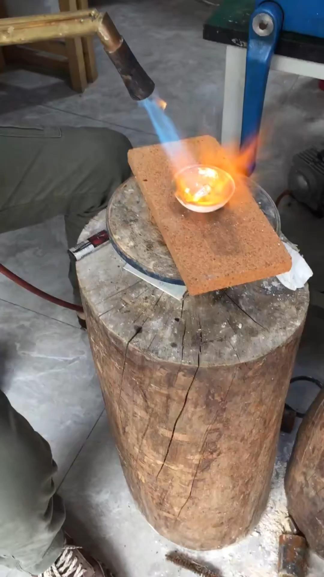 在家自制银饰,用小型熔炼炉熔银该怎么操作?