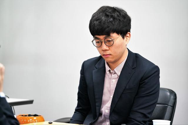 4日围棋赛事 谢科速胜朴廷桓 崔精性别大战再胜 日韩对抗赛韩完胜 - 知乎