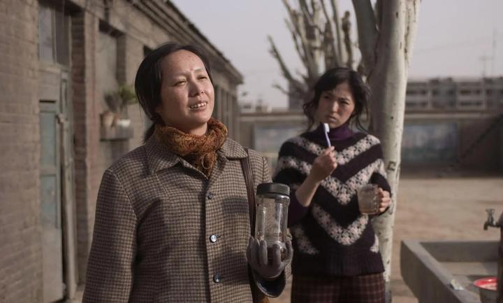 清醒的人最荒唐——90年代文艺女青年王彩玲的故事 | 评电影《立春》