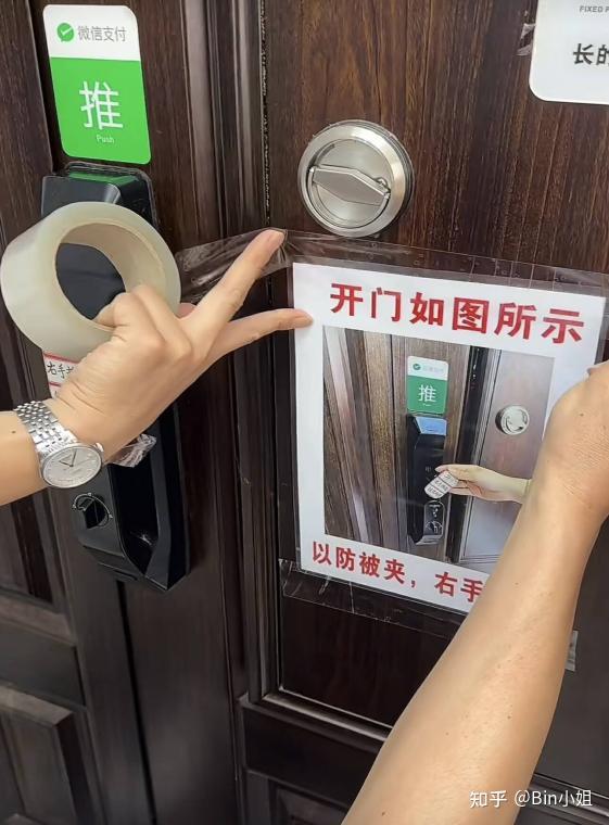 回家开关门,门夹手事件频发是使用问题还是产品问题?