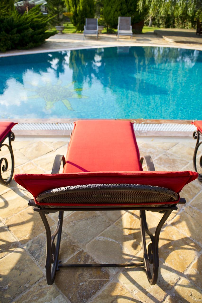 4. 专业游泳镜品牌