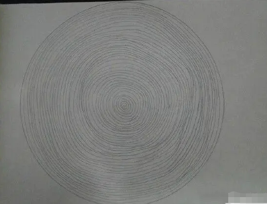 素描初学者,被说线条散,就是一条直线一笔画下去比较随机,而且对点