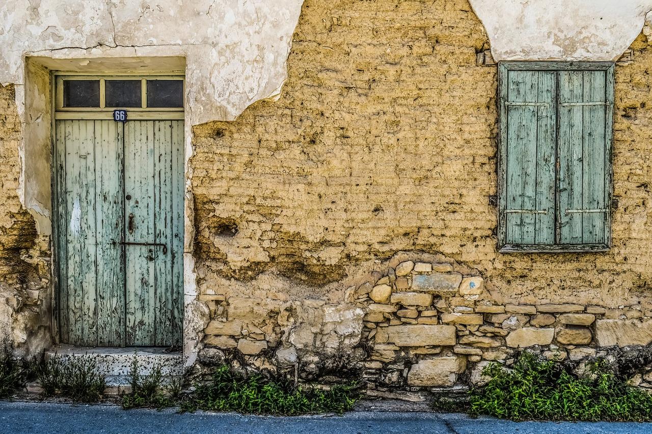 2. 财务压力解析