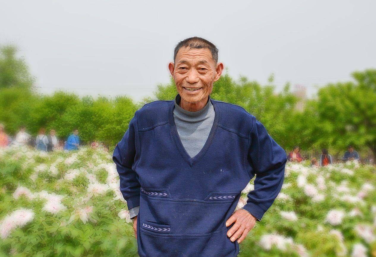 甘肃省老年人优待证办理流程及一寸红底证件照手机自拍方法