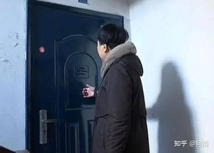 丈夫上夜班回家,妻子都要他敲3下门,有次好奇没敲,开门他傻了 - 知乎