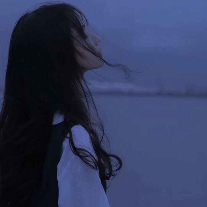 有没有抬头九十度仰角那种闭眼还是侧颜的那种动漫女头