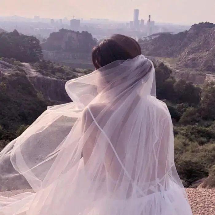 有没有blingbling的或者穿婚纱的好看头像壁纸跪求