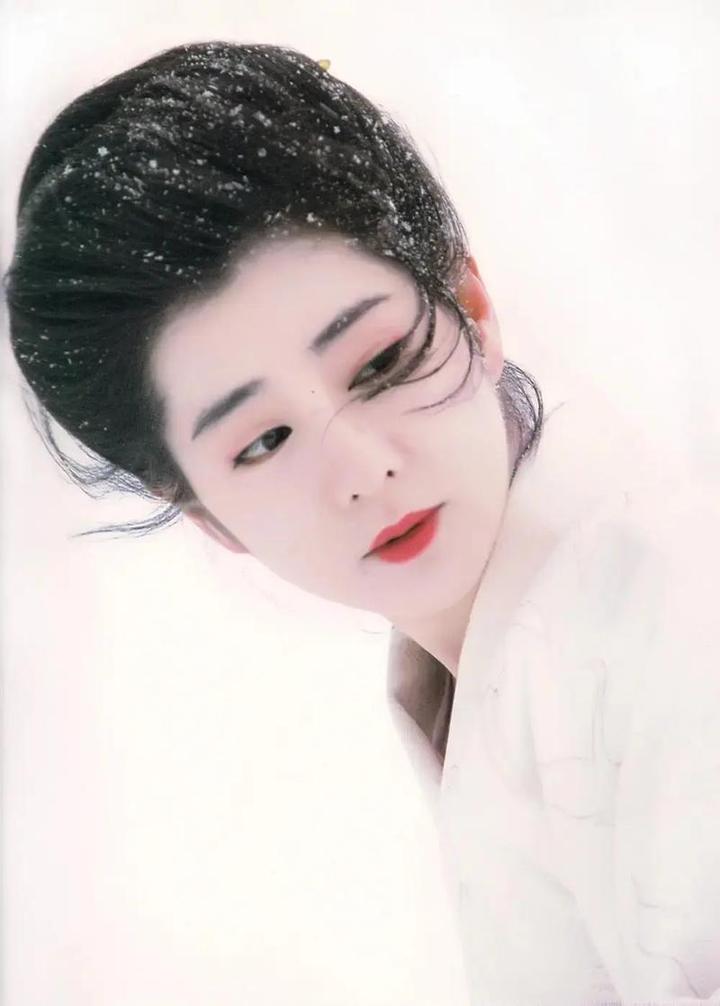 川端康成《雪国》解析4:言叶之庭——叶子就是驹子那些日记呀! - 知乎