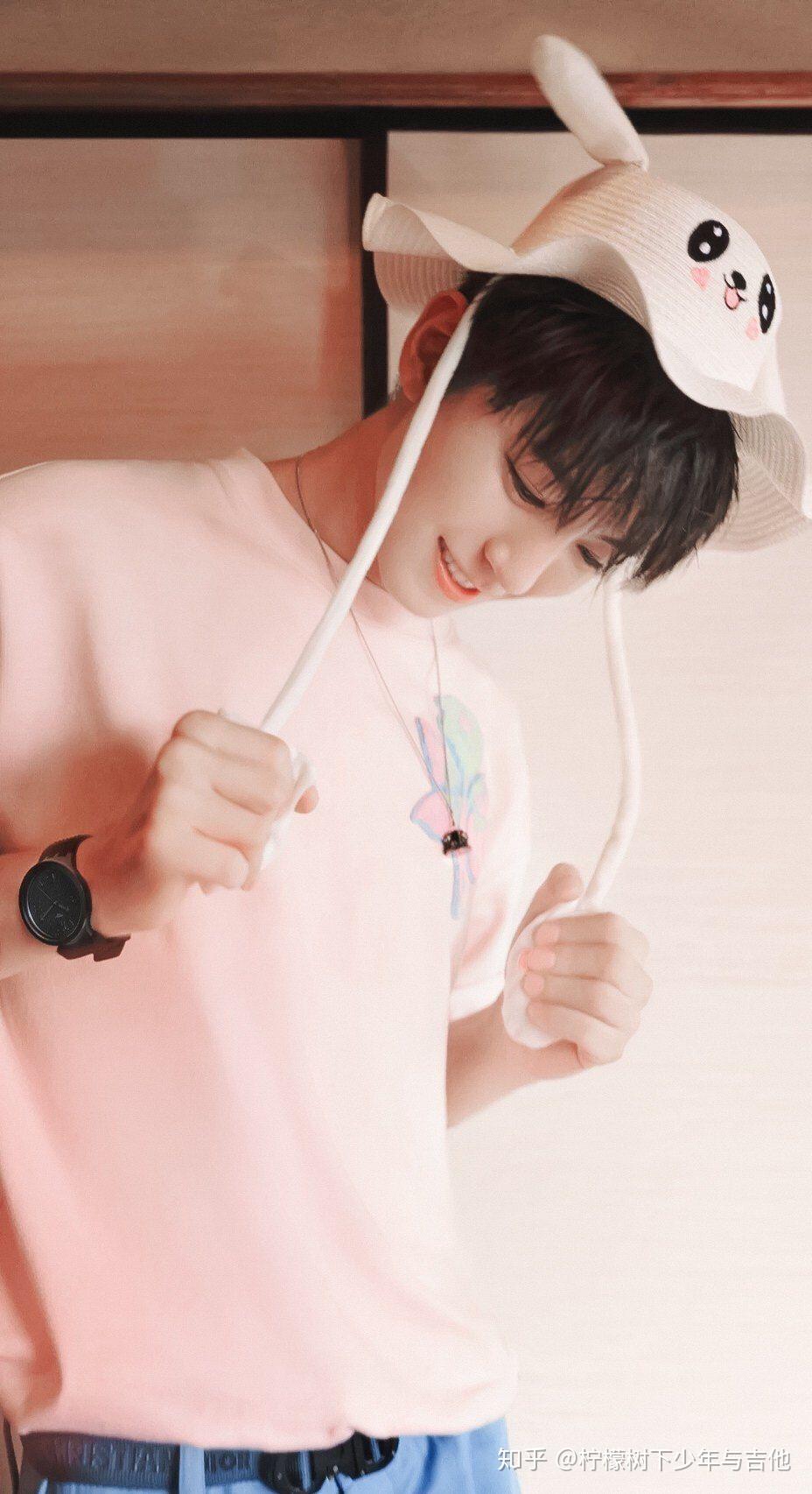 姐妹们有没有王俊凯比较可爱,比较萌的图片?