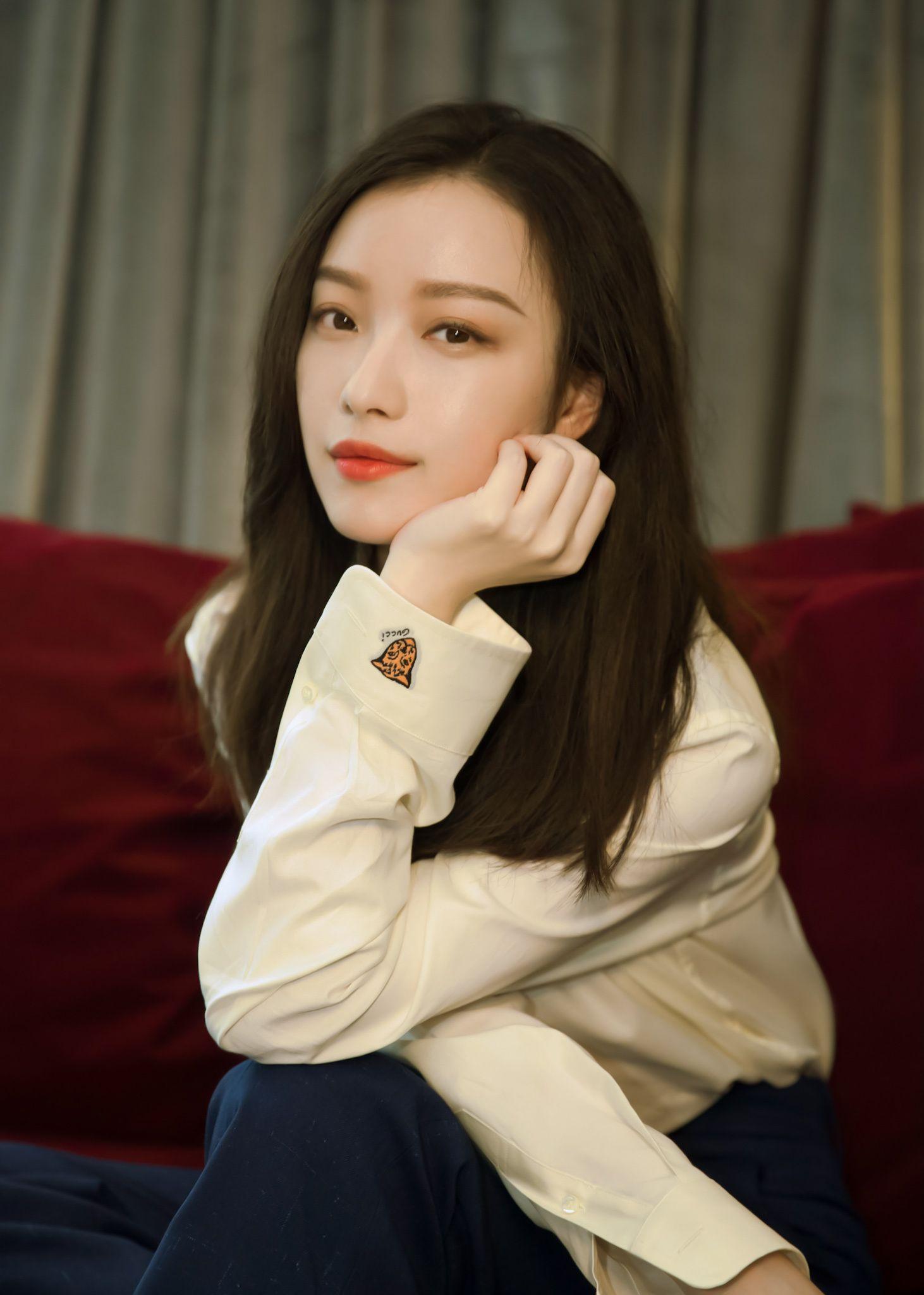 手机里有没有私藏很久的倪妮照片