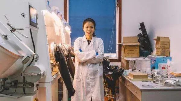 电子科大副院长，美女博导刘明侦，连发两篇Angew！ - 知乎