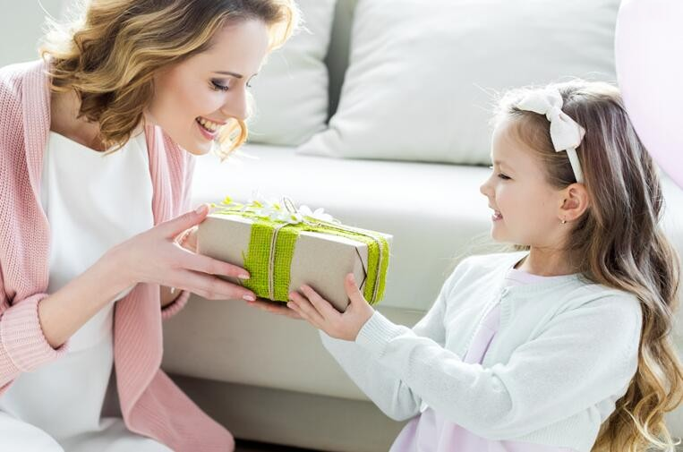 儿子十岁生日送什么礼物好那