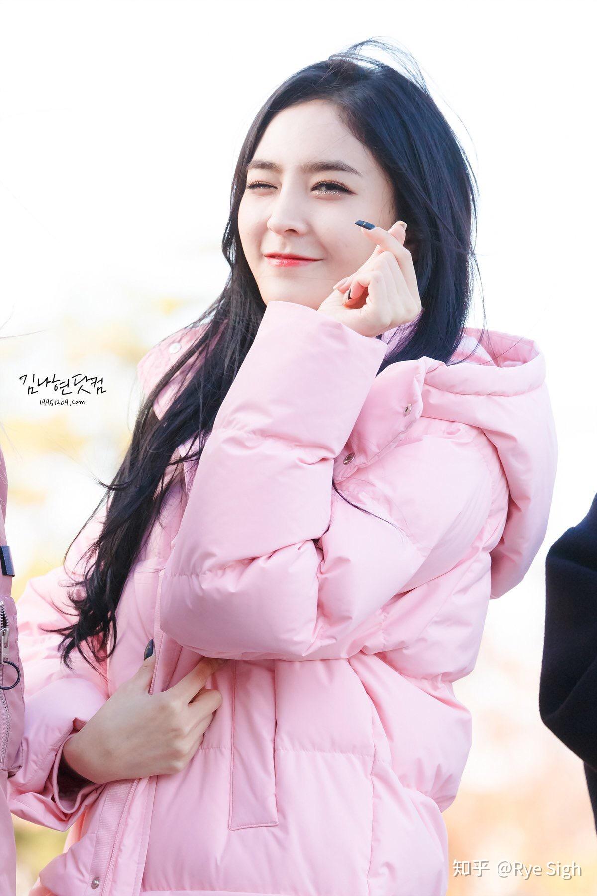 如何评价sonamoo金娜贤的颜?