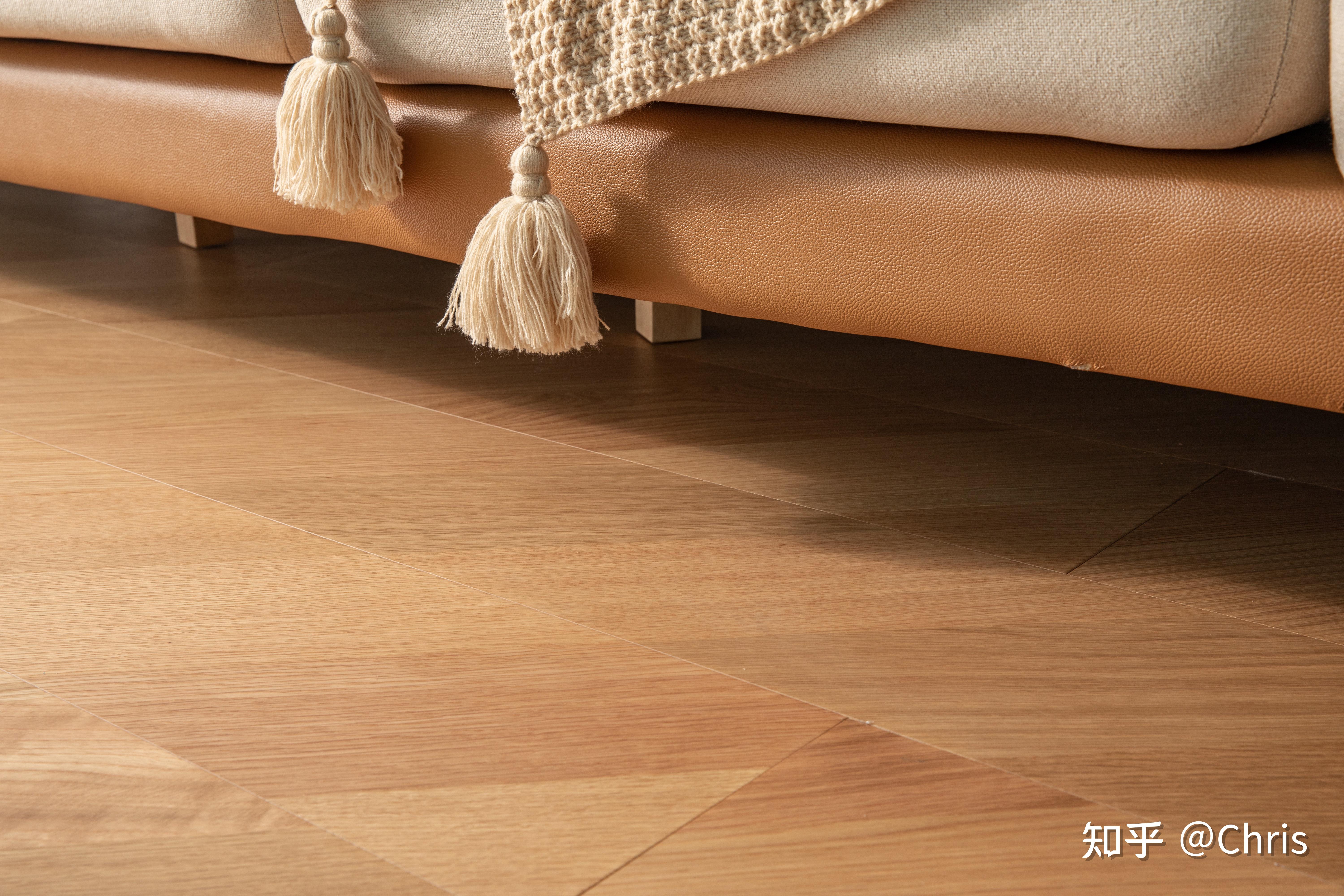 轻奢风装修,设计师给推荐了一款天格的深色新实木地板,有了解的伙伴吗