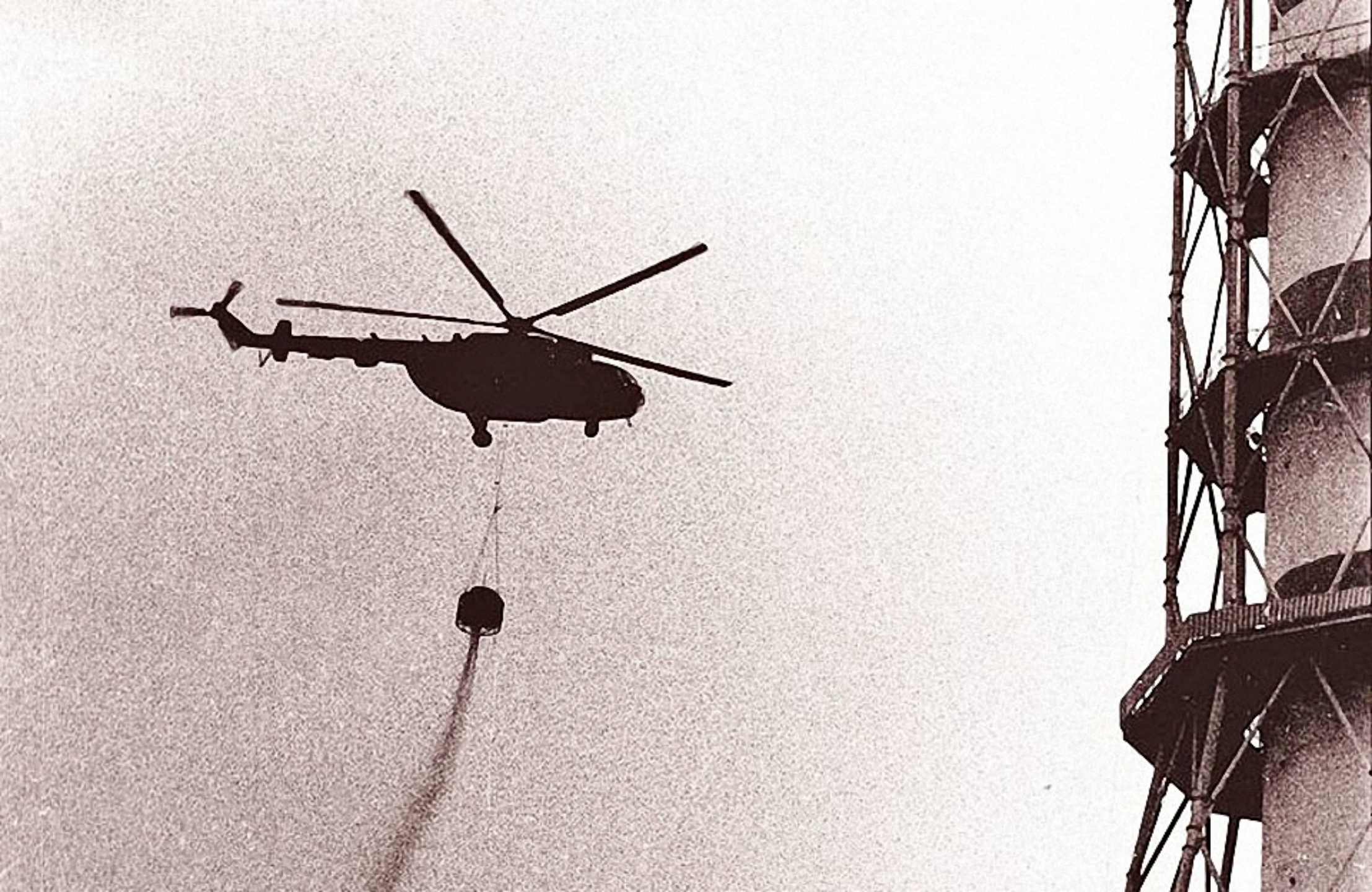 �� һ��ֱ������ 4 �ŷ�Ӧ�ѵ��ѿ�Ͷ��ɰʯ