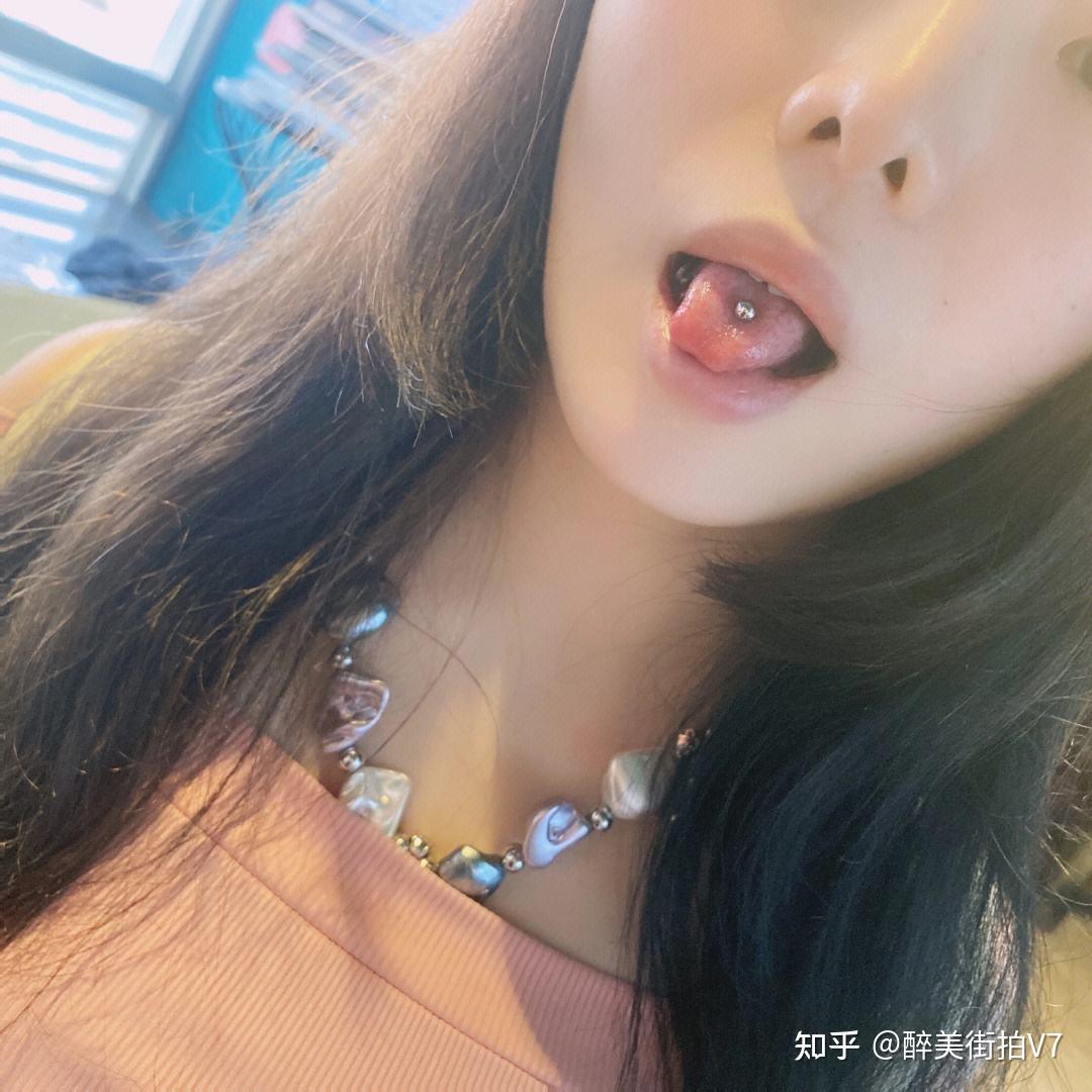 伟德国际为男友摘子宫剃寸头打舌环从影后到魔女：48岁的她活成这样……