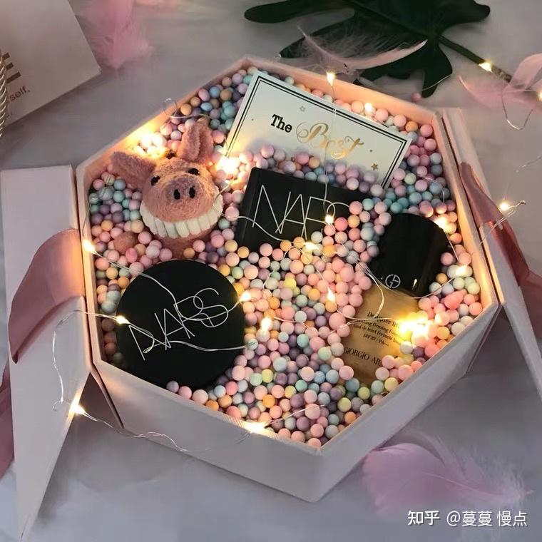 想给我闺蜜送生日礼物,是送一直圣罗兰口红包装高档,还是送很多可爱