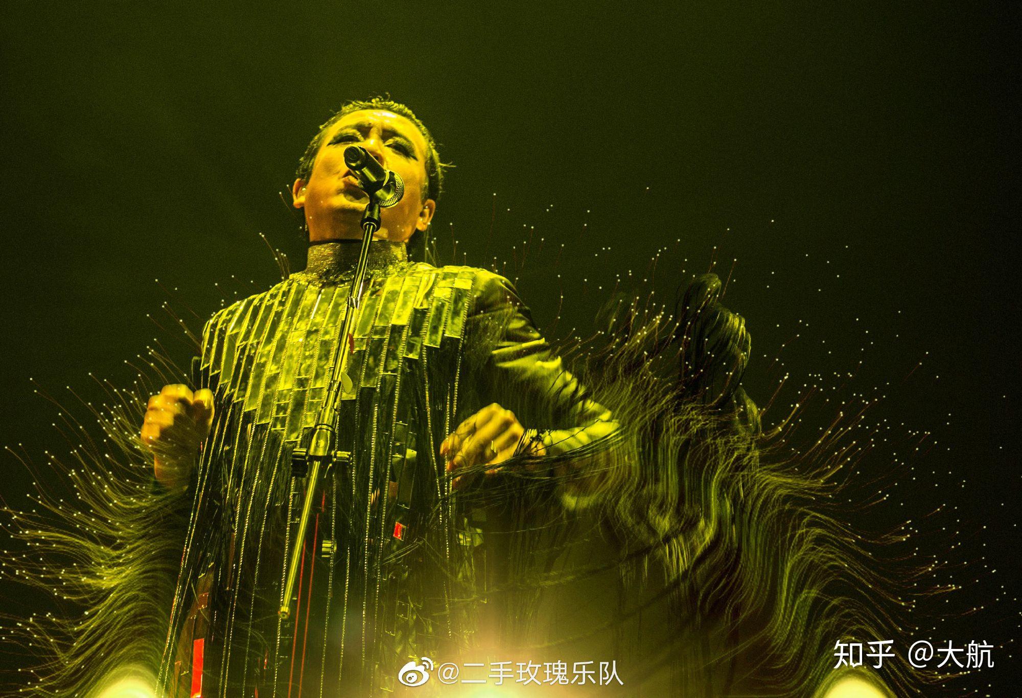 你最喜欢的乐队主唱是谁?