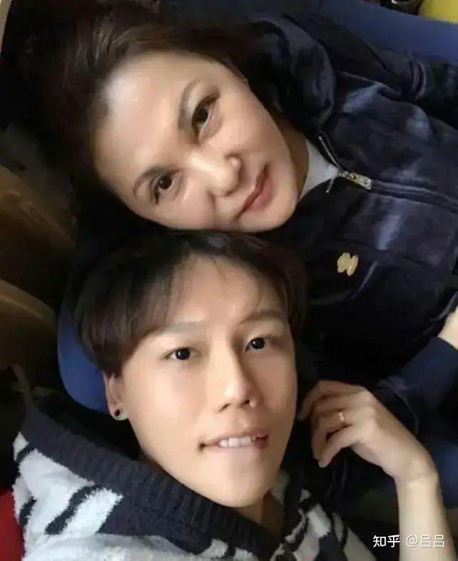 36岁的歌手刘维,因发文户口本只剩自己一个人,登上热搜!