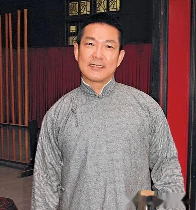 30亿身家!成龙探访后直呼:人生赢家!元彪豪宅变9平米小屋。 - 知乎